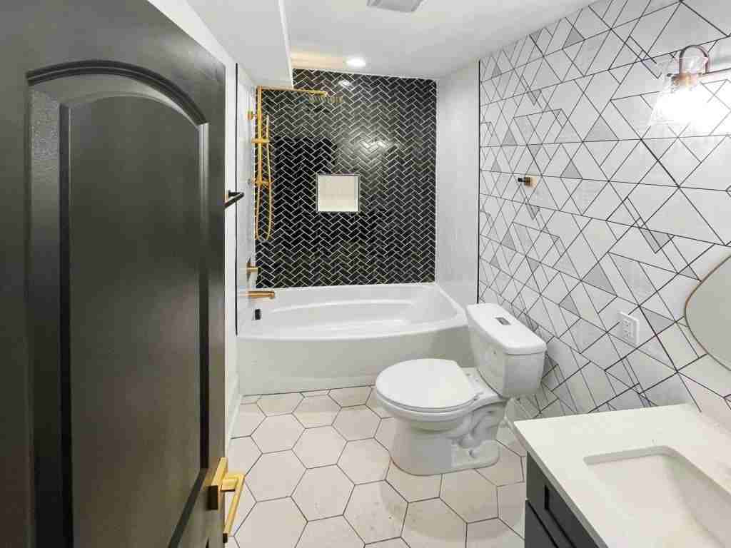 404 N Main St - Photo 6 of 10