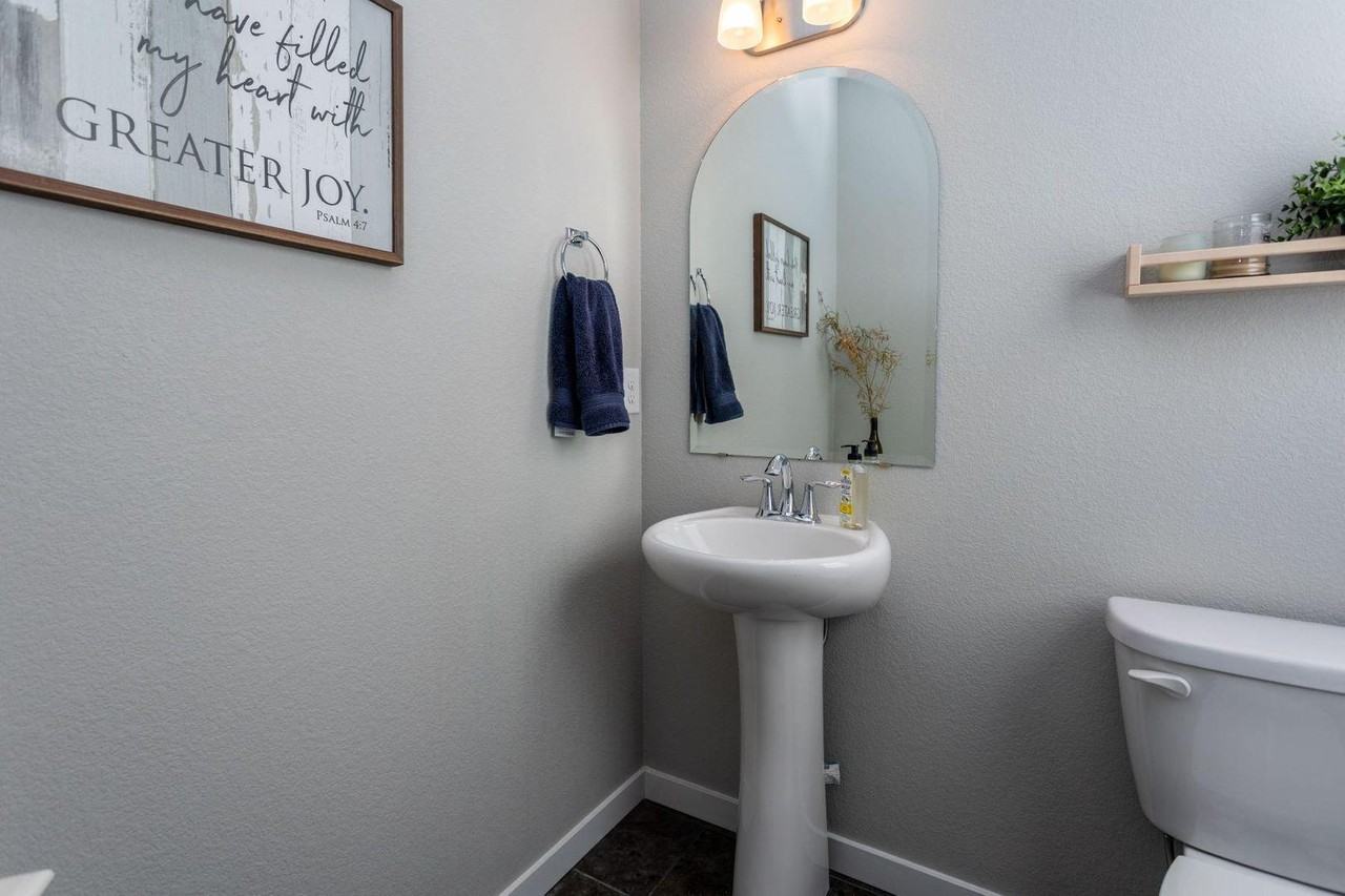 1720 Willow Park Way - Photo 5 of 44