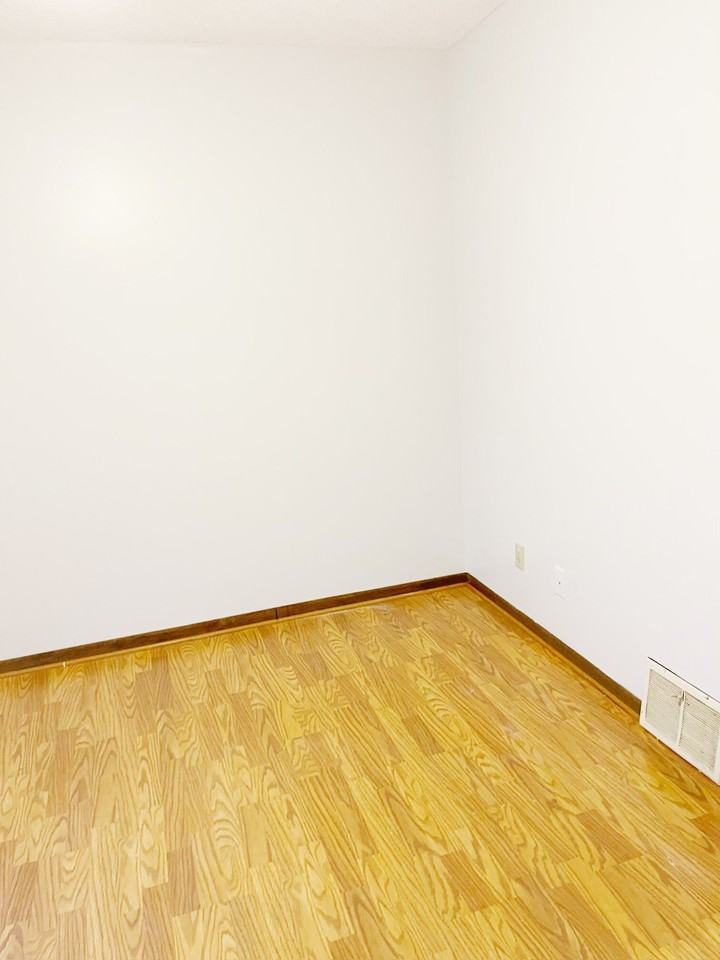 174 Acker St E #2 - Photo 5 of 9