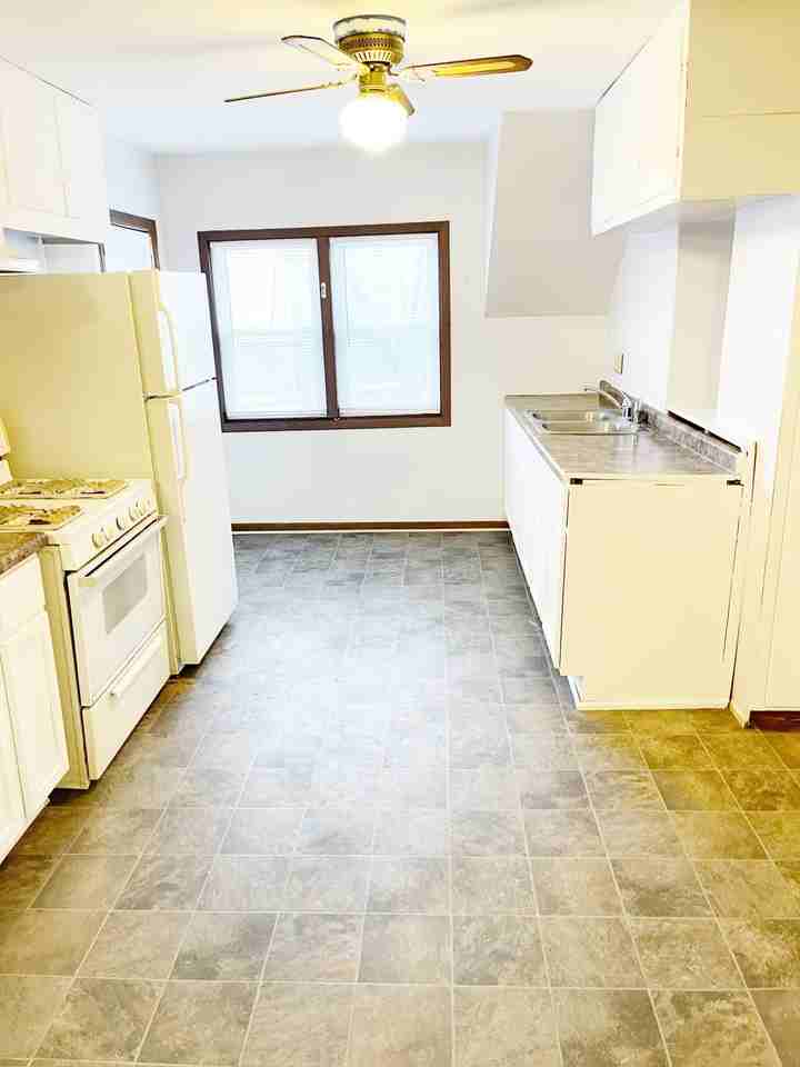 174 Acker St E #2 - Photo 3 of 9