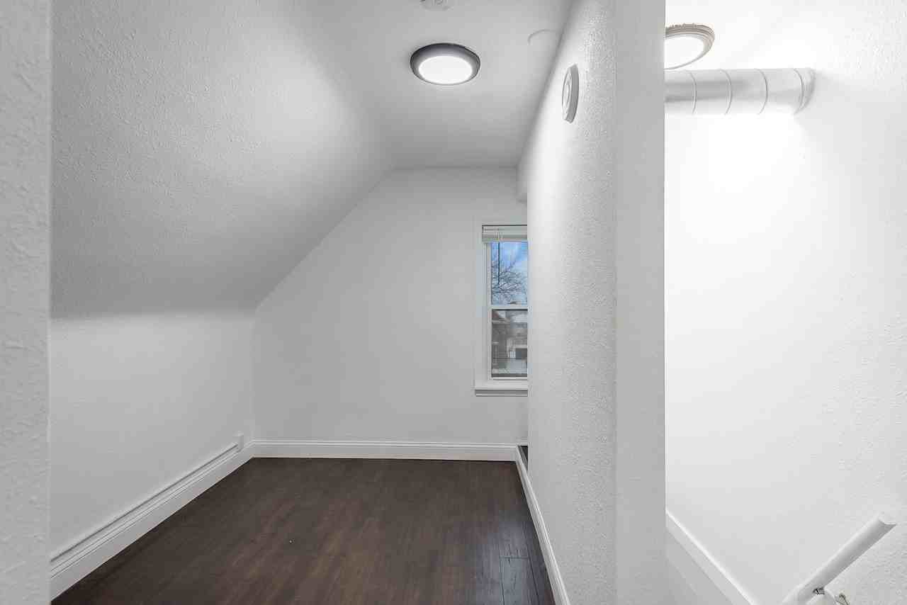 2723 Pillsbury Ave S - Photo 2 of 9