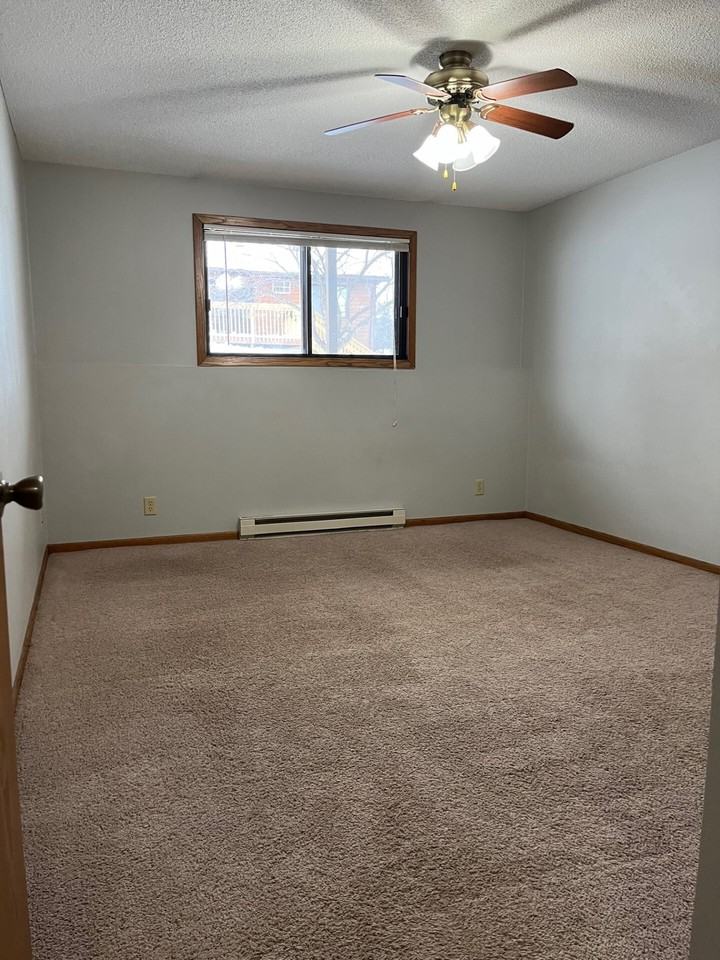 1322 Devney Dr - Photo 2 of 18