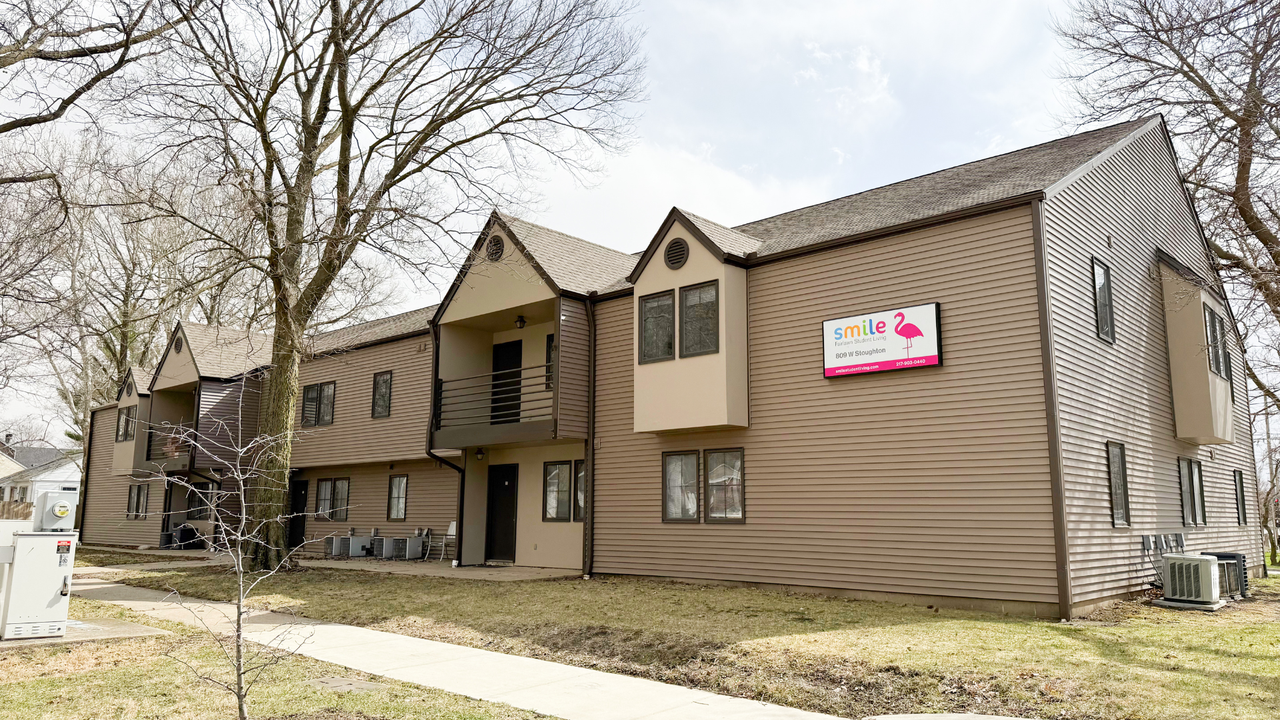 809 W Stoughton - Photo 2 of 50