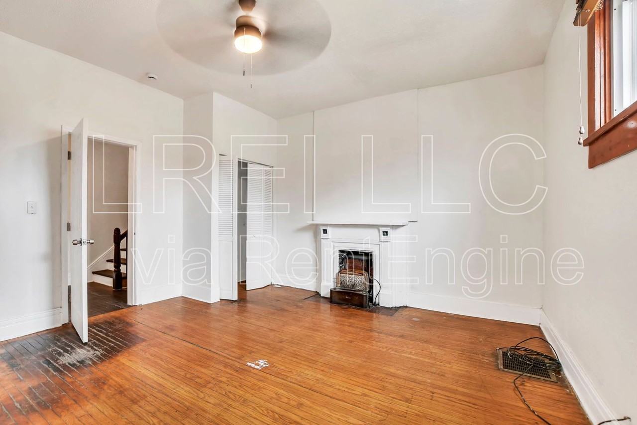 1371 Olive St - Photo 3 of 16