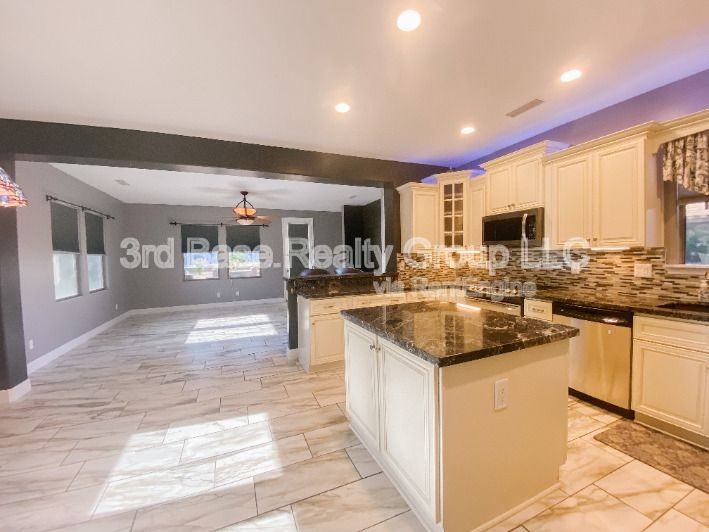 21088 W Maiden Ln - Photo 5 of 19