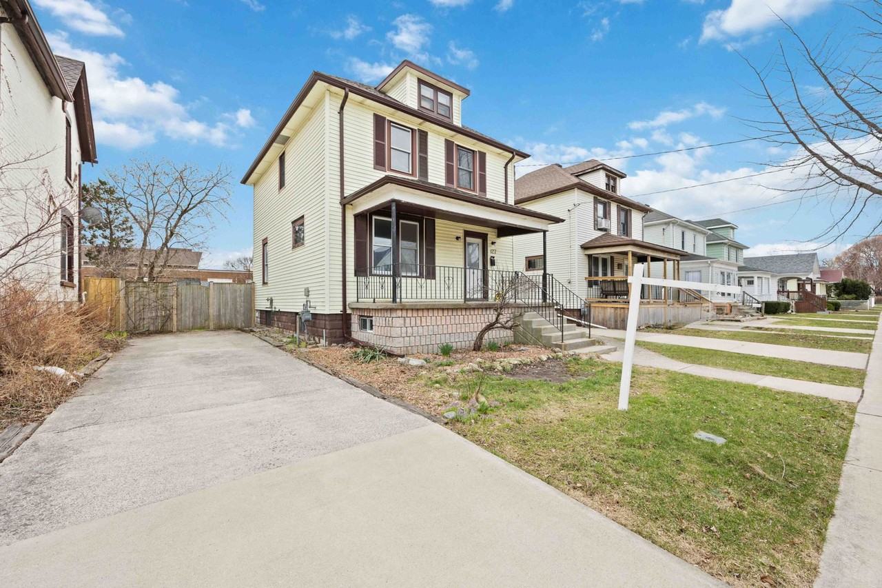 127 Richard St - Photo 2 of 48