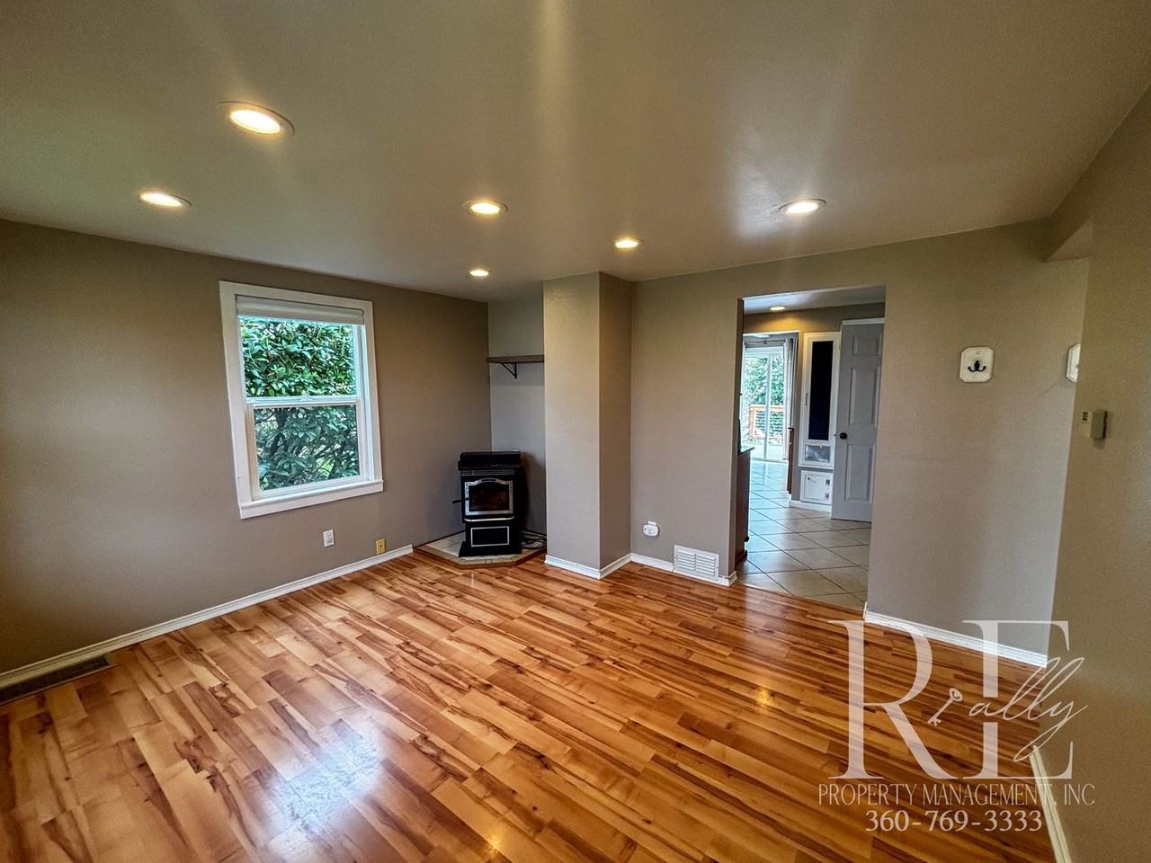 1120 Nipsic Ave - Photo 2 of 47