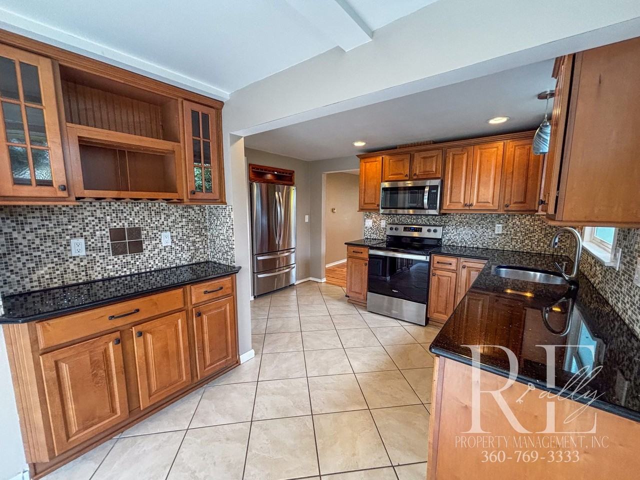 1120 Nipsic Ave - Photo 3 of 47