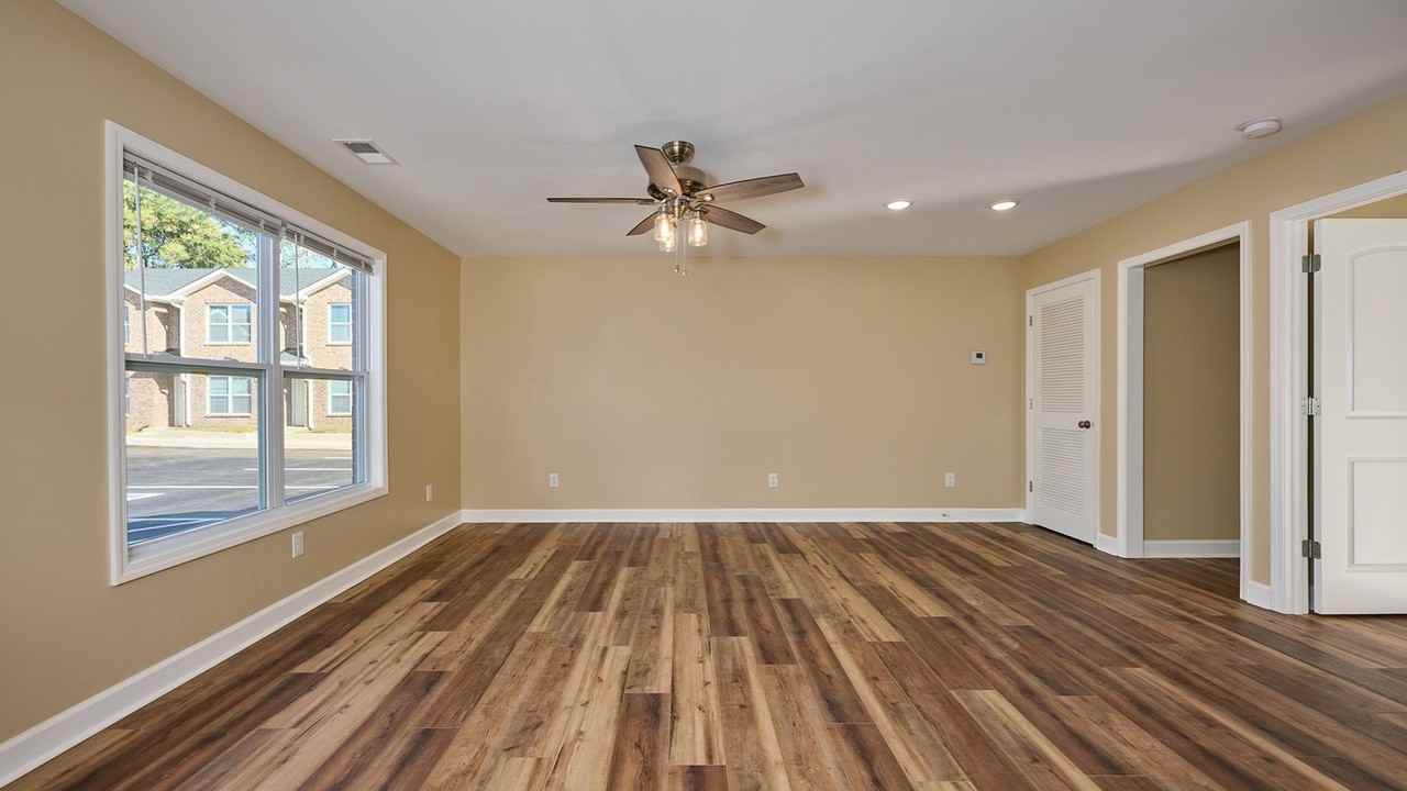 361 Crescent Dr Unit 12 - Photo 2 of 9