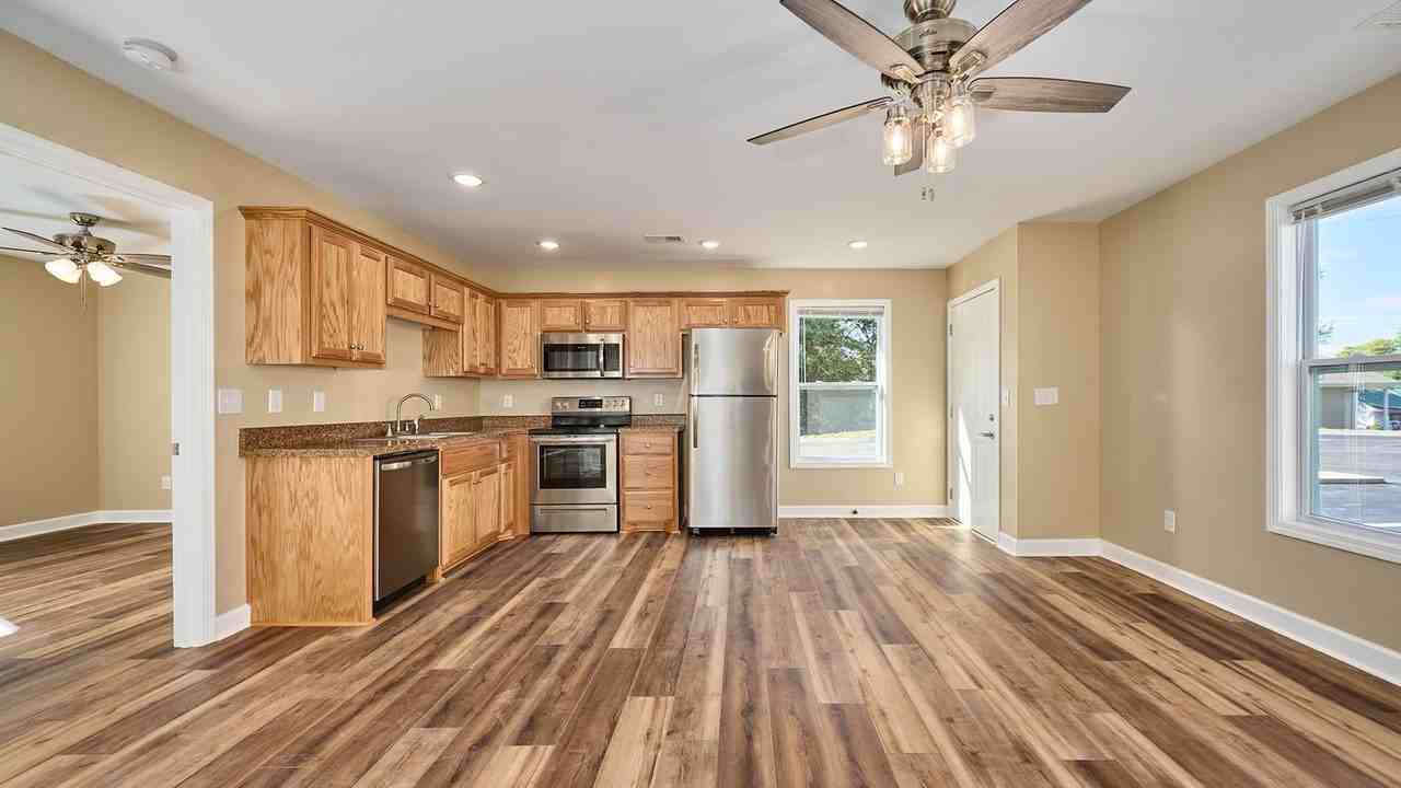 361 Crescent Dr Unit 12 - Photo 3 of 9