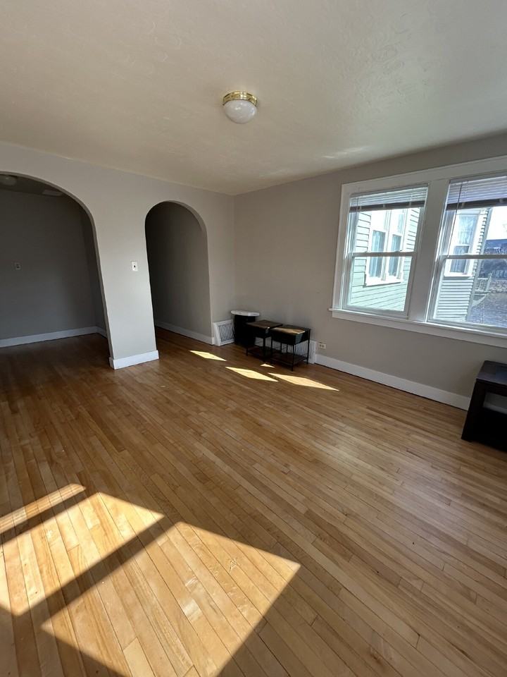 107 Elizabeth St Apt 4 - Photo 4 of 11