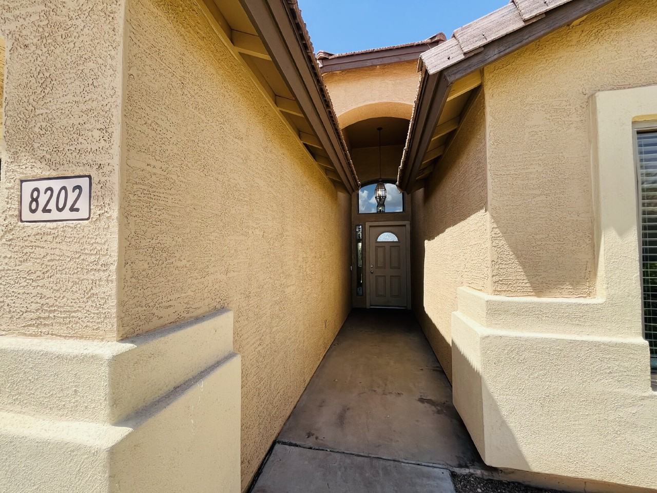 8202 S 47th Ave - Photo 3 of 36