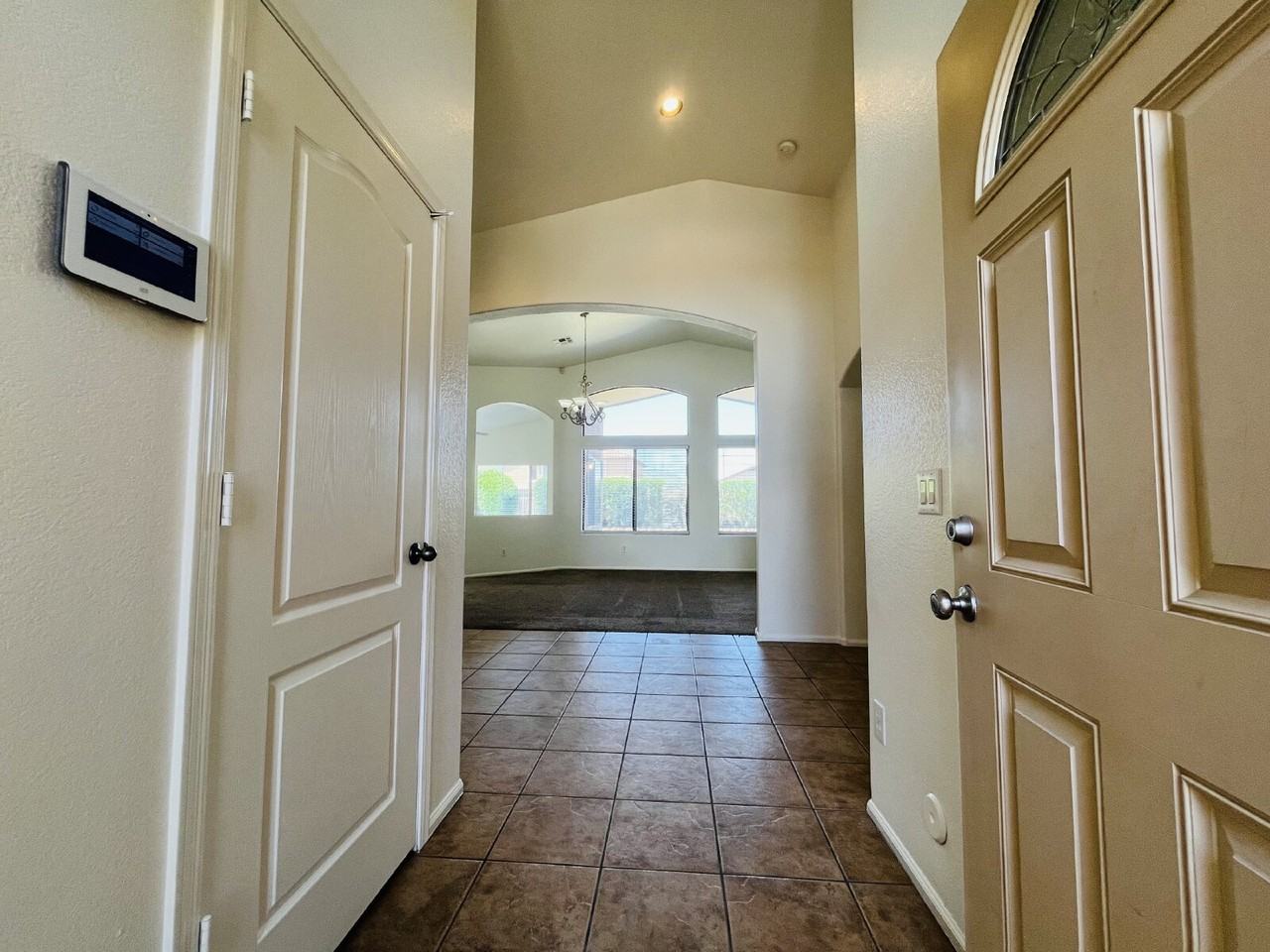 8202 S 47th Ave - Photo 4 of 36