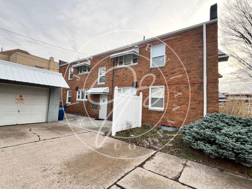 4233 Lewis Ave - Photo 2 of 11