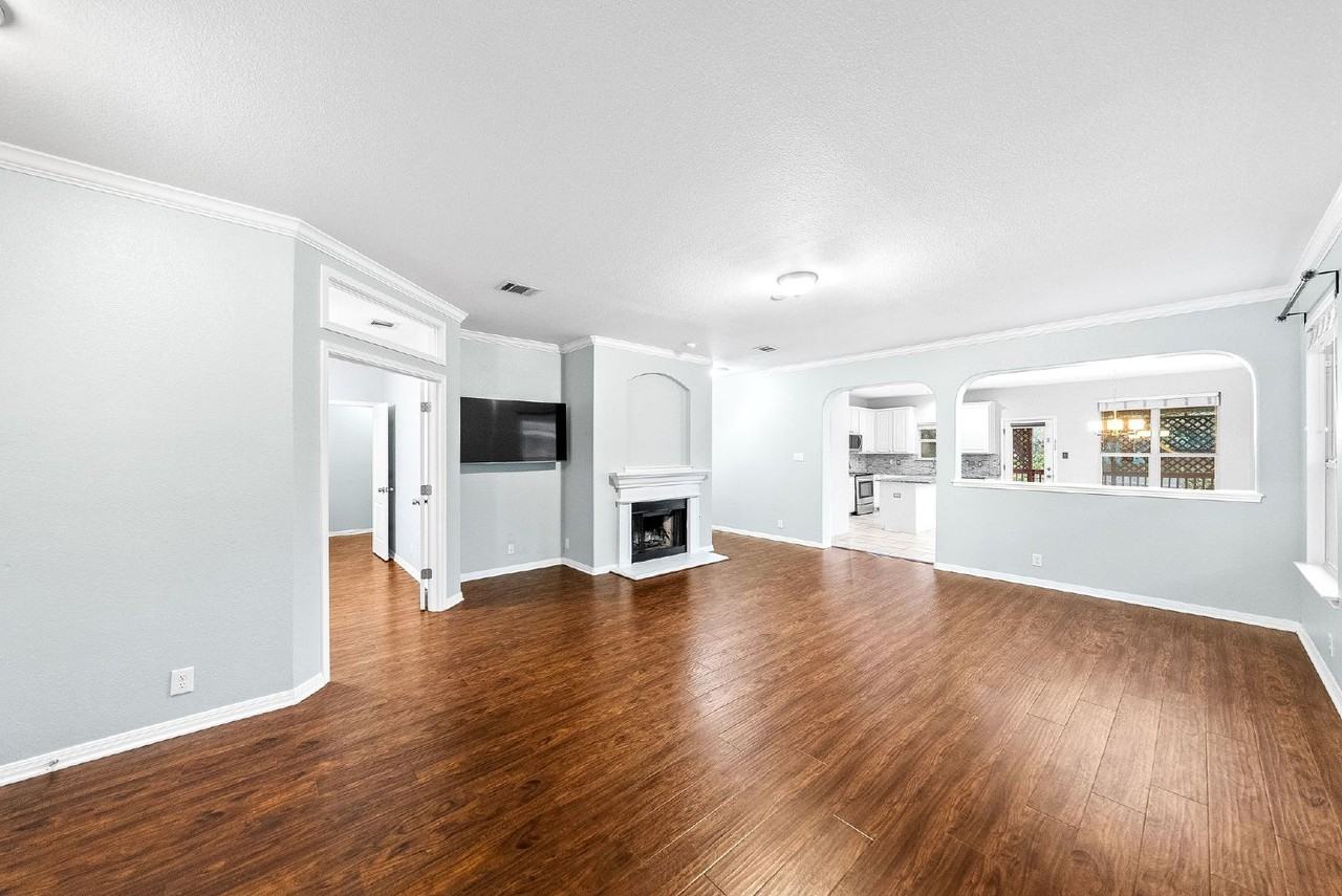 22853 San Saba Blf - Photo 5 of 48