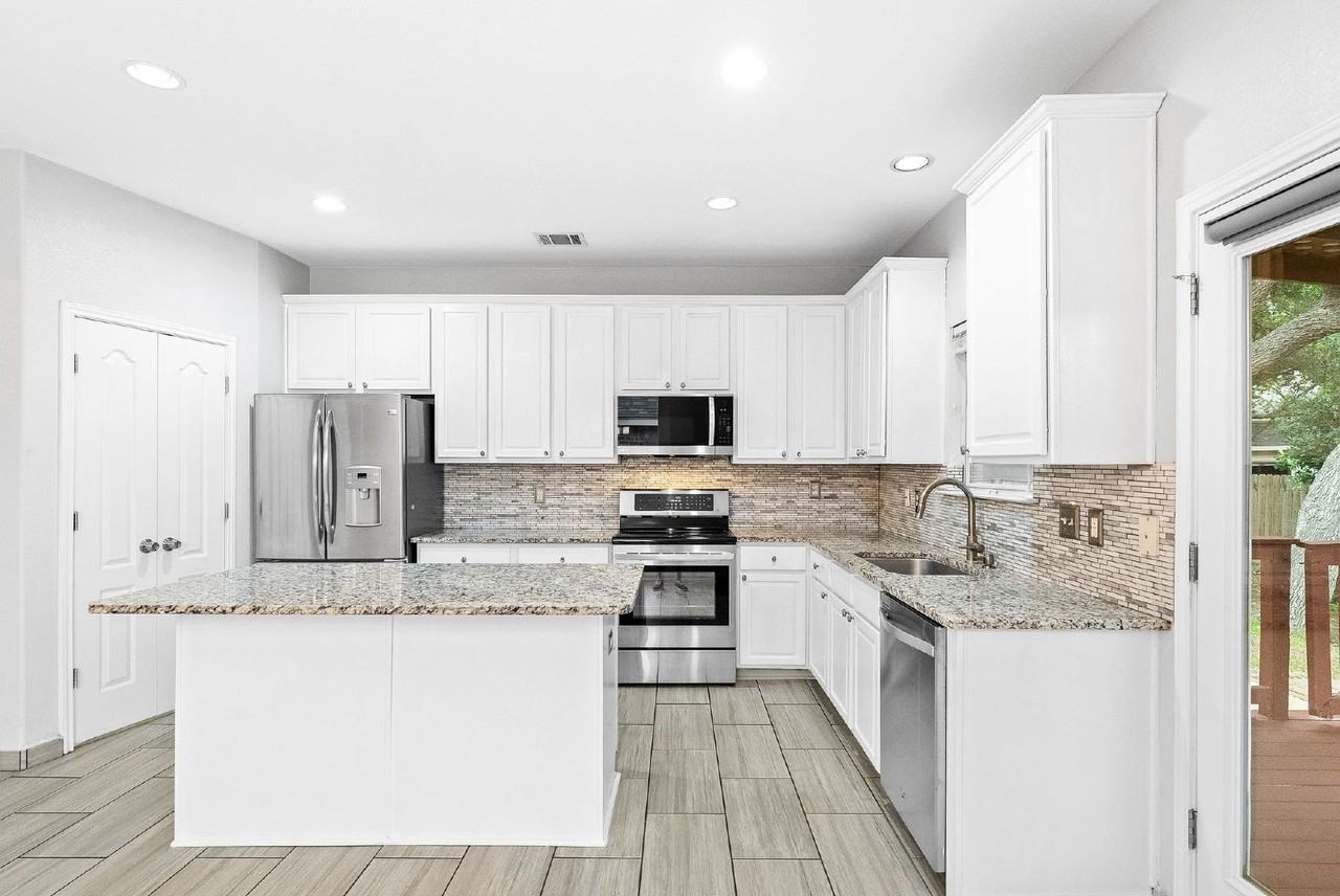22853 San Saba Blf - Photo 6 of 48
