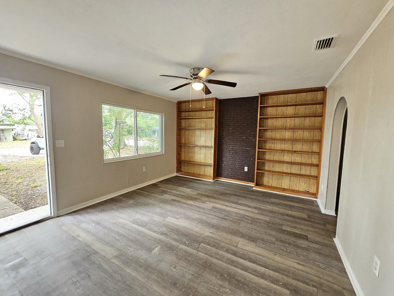 503 N Georgia Ave - Photo 2 of 11