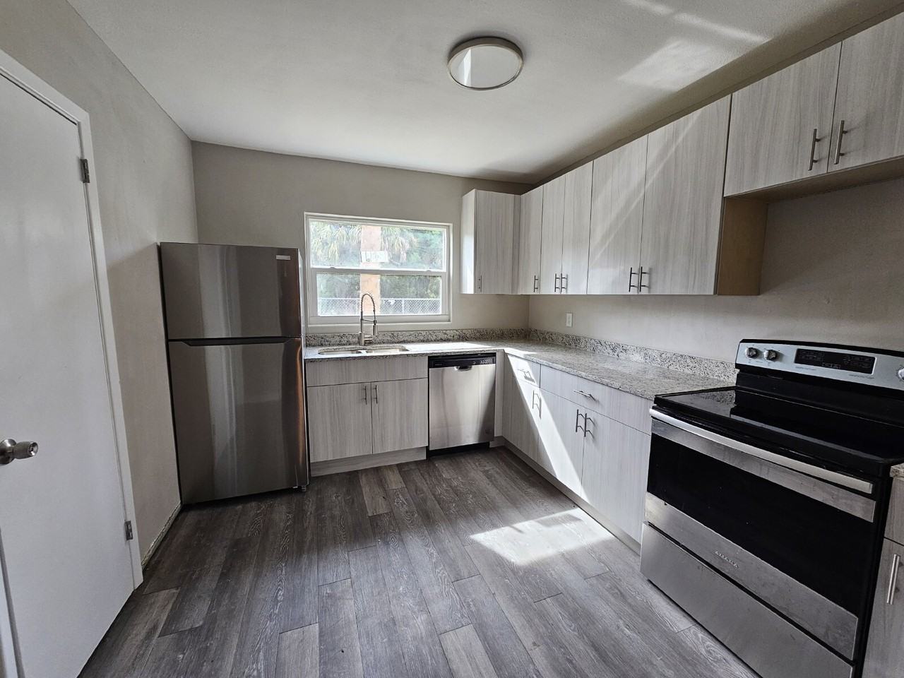 503 N Georgia Ave - Photo 6 of 11