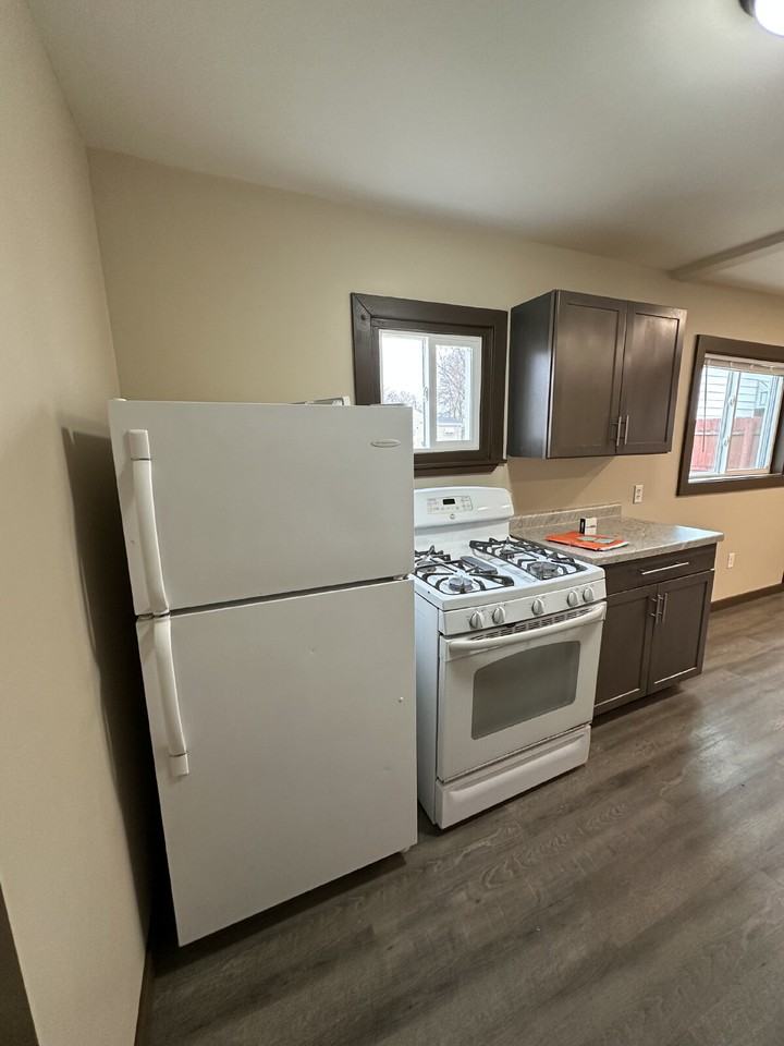 1824 Royce Ave - Photo 2 of 11