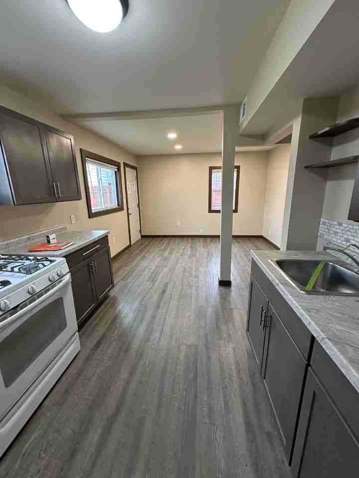 1824 Royce Ave - Photo 3 of 11