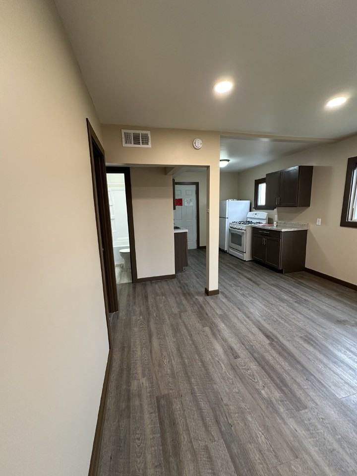 1824 Royce Ave - Photo 5 of 11