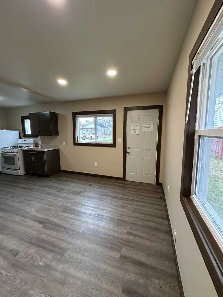 1824 Royce Ave - Photo 6 of 11