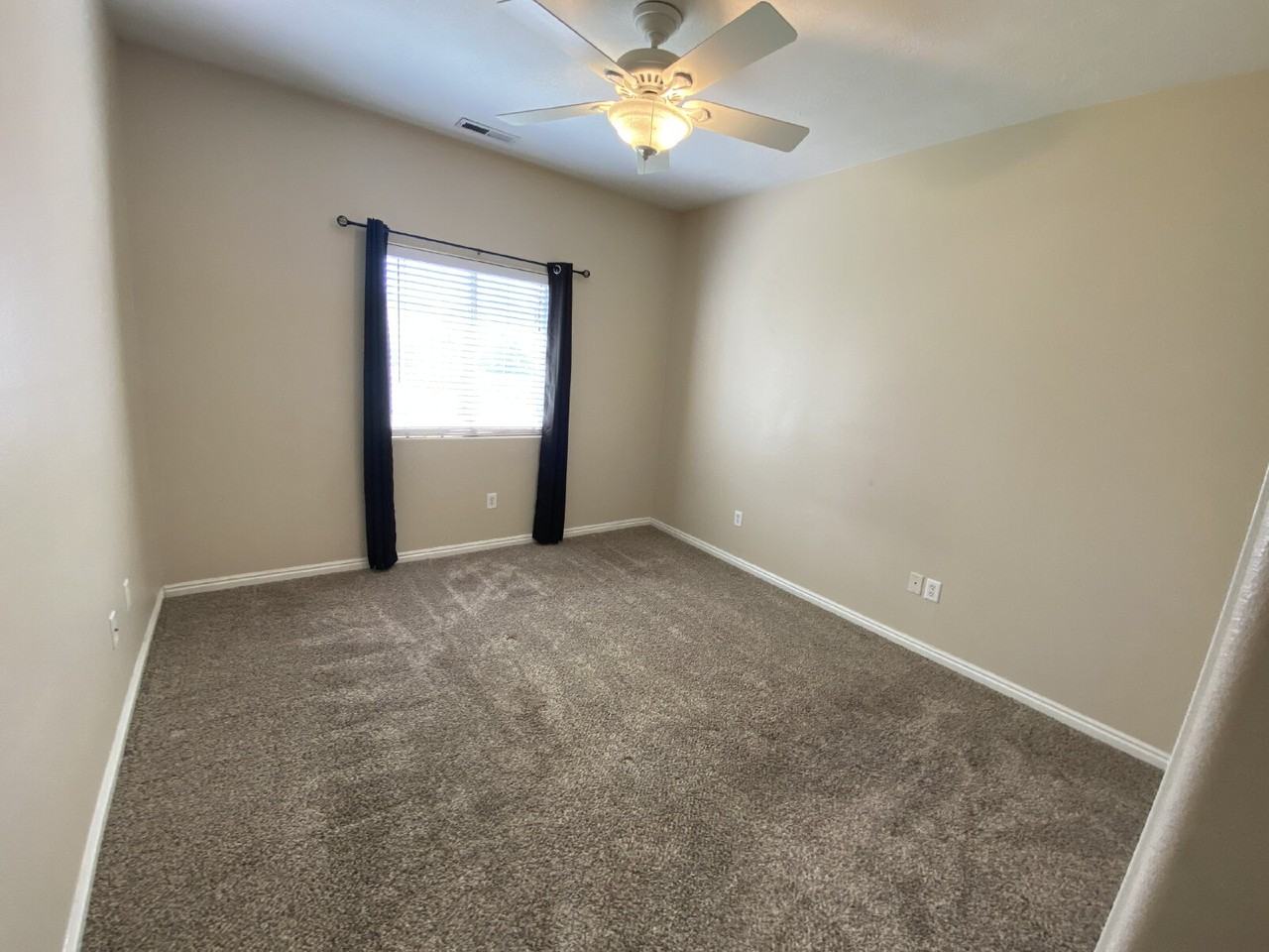706 E Red Sands Dr - Photo 7 of 16