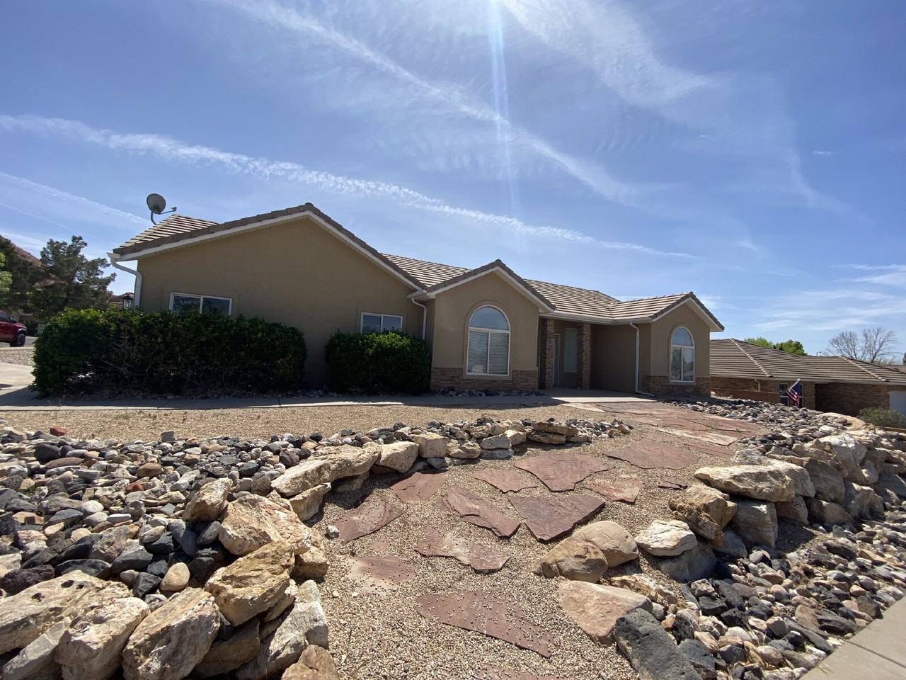 706 E Red Sands Dr - Photo 2 of 16