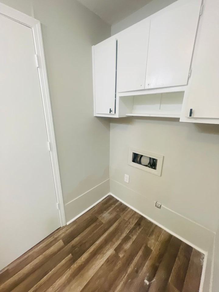 306 N Jackson Street - Photo 7 of 17