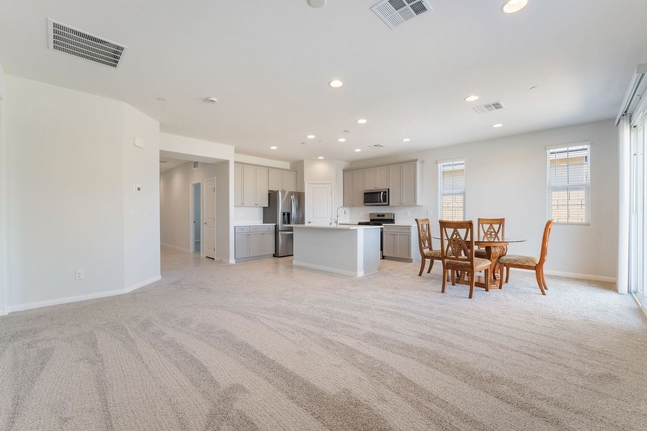 94 Cadence Crest Ave - Photo 3 of 33