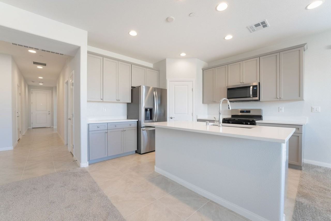94 Cadence Crest Ave - Photo 7 of 33