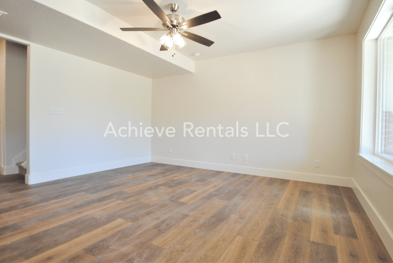 2038 N 380 E - Photo 2 of 15