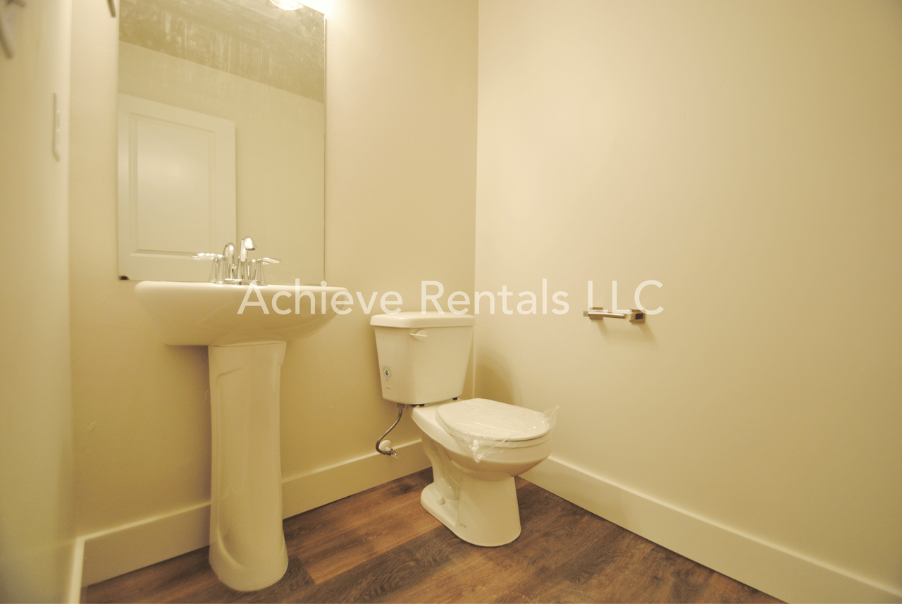 2038 N 380 E - Photo 6 of 15