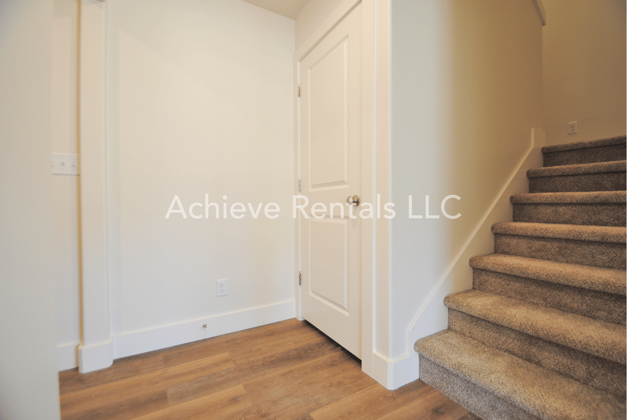 2038 N 380 E - Photo 7 of 15