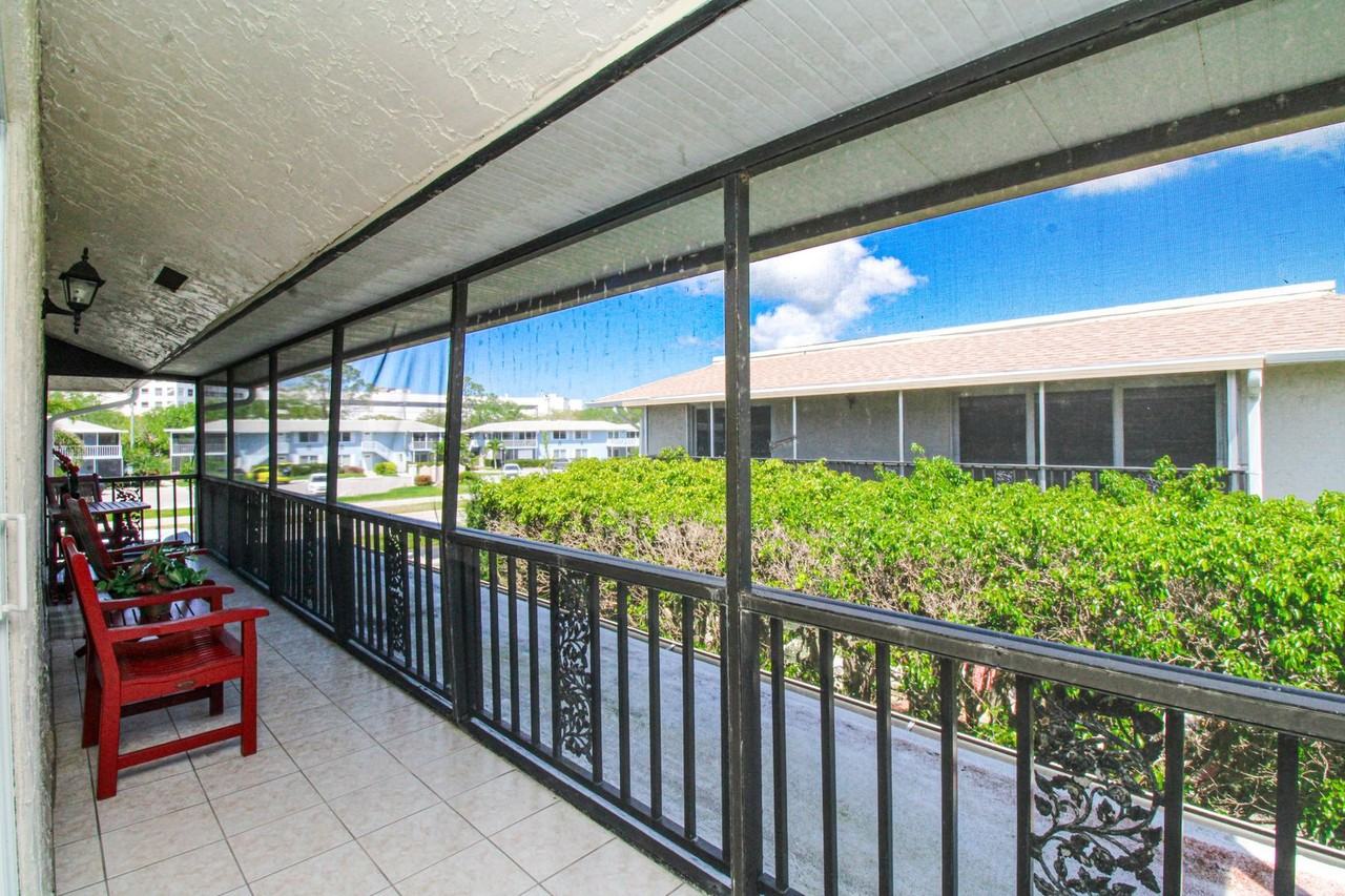 239 Palm Dr #2 - Photo 6 of 33