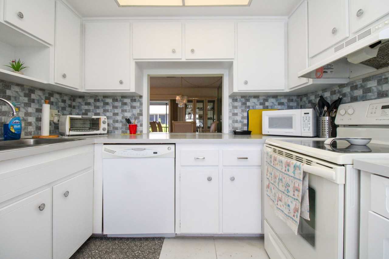 239 Palm Dr #2 - Photo 7 of 33