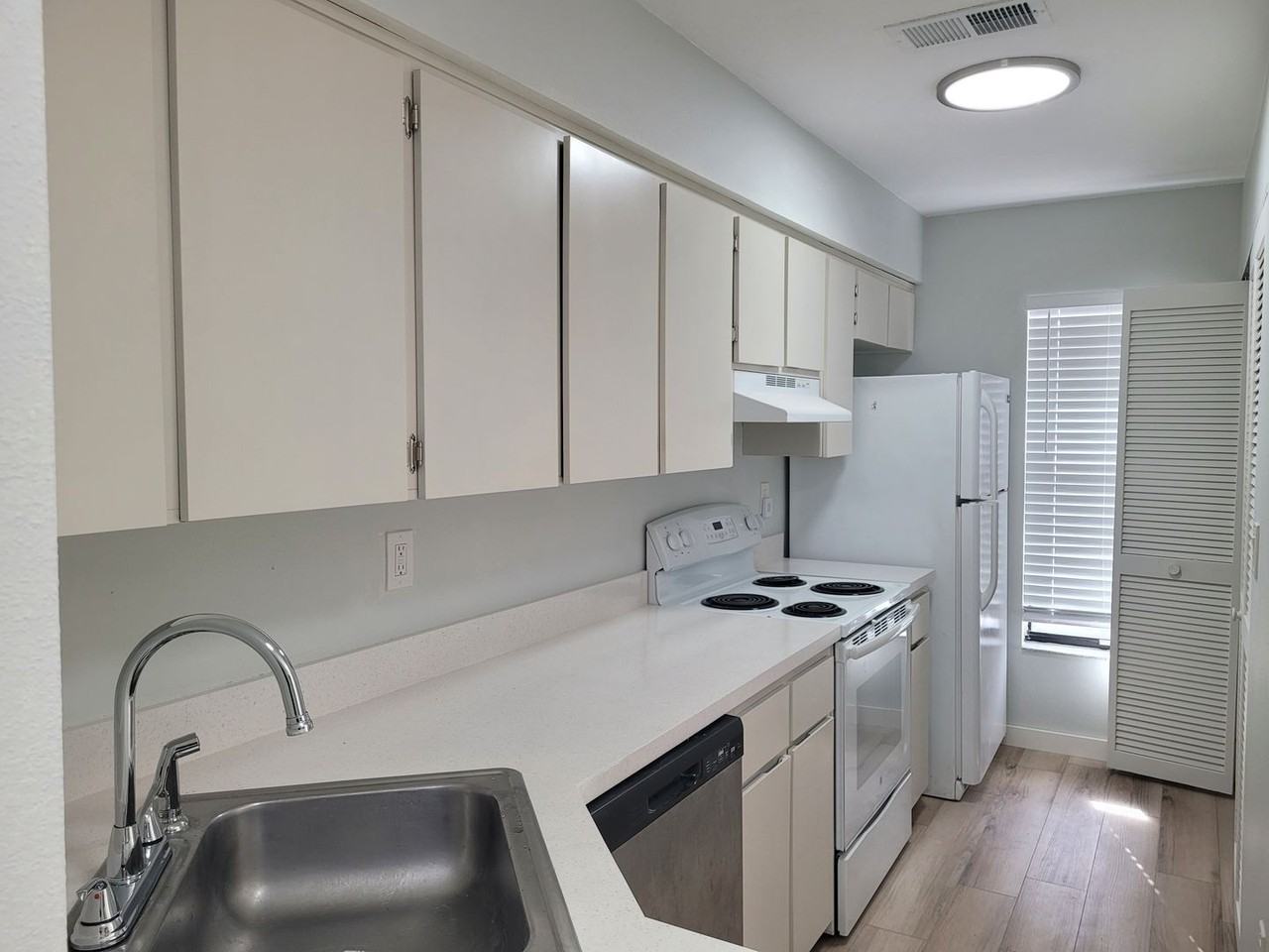 7114 Barclay Ave - Photo 5 of 14