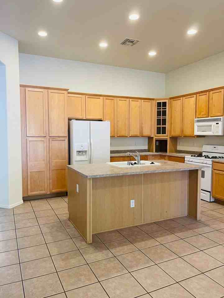 8201 W Quail Ave - Photo 2 of 23