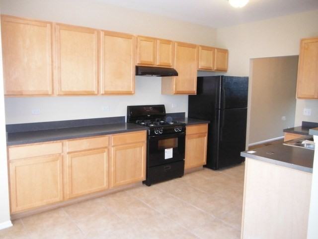 962 Summit Creek Dr - Photo 3 of 10