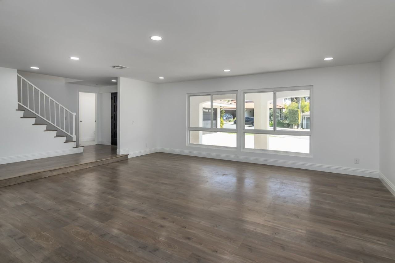 4323 Hartfield Ct - Photo 2 of 23