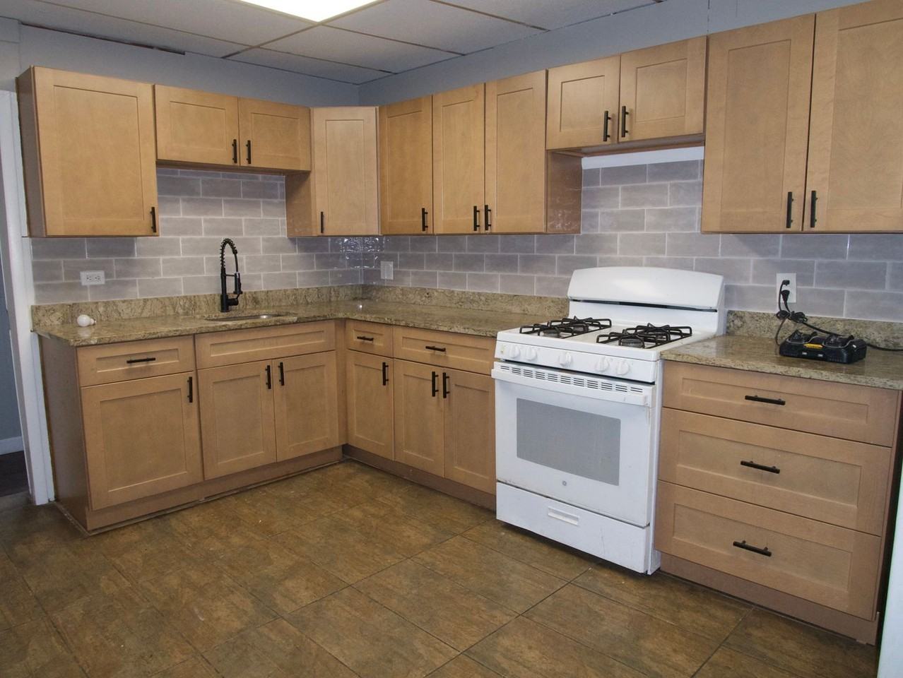 1122 Fullerton Ave - Photo 7 of 28