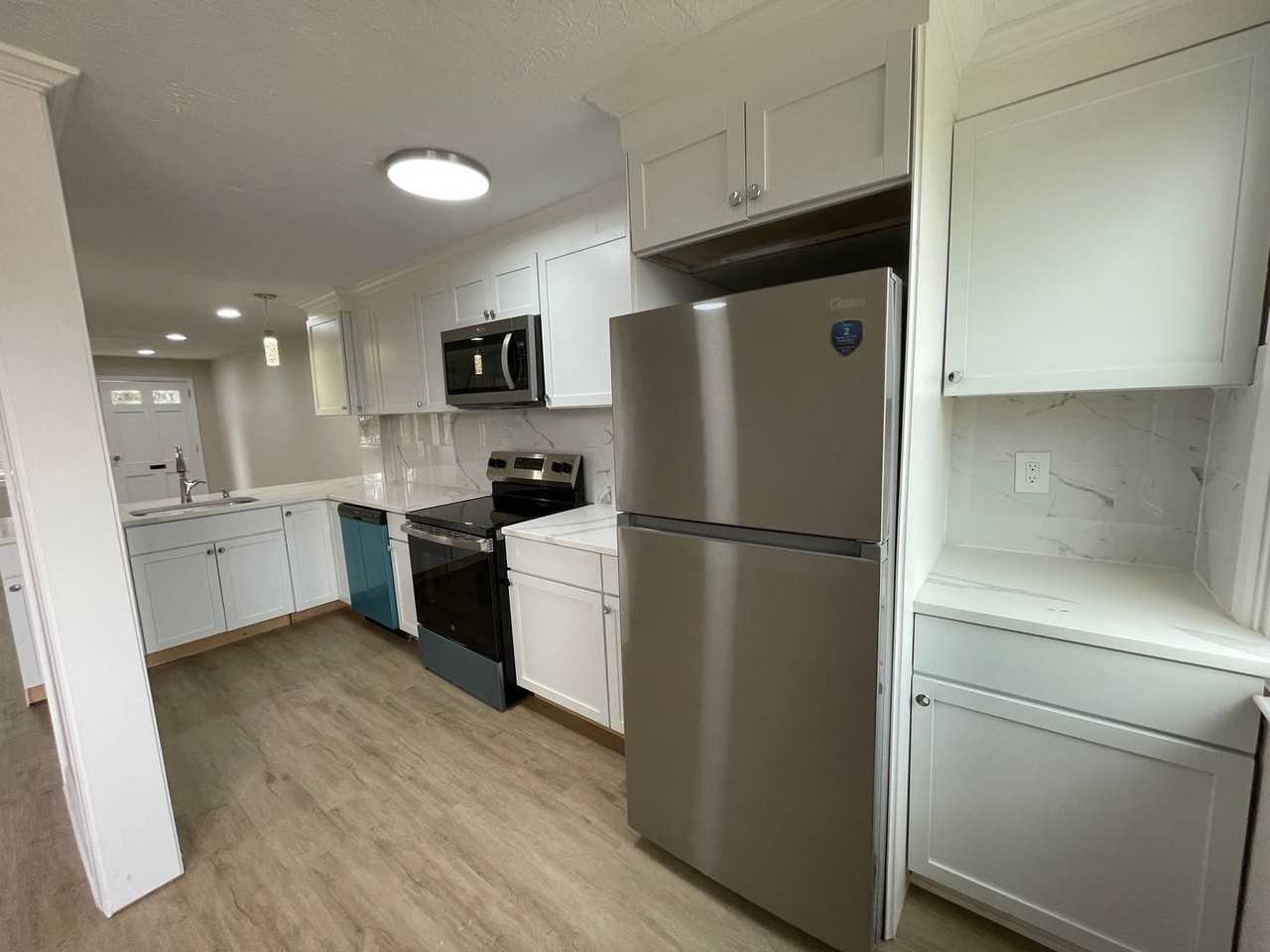 1096 Hopkins Ave - Photo 3 of 18