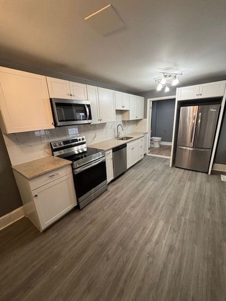 228 N Evans St - Photo 2 of 15