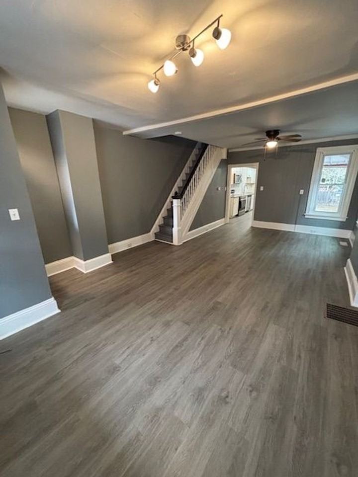 228 N Evans St - Photo 3 of 15