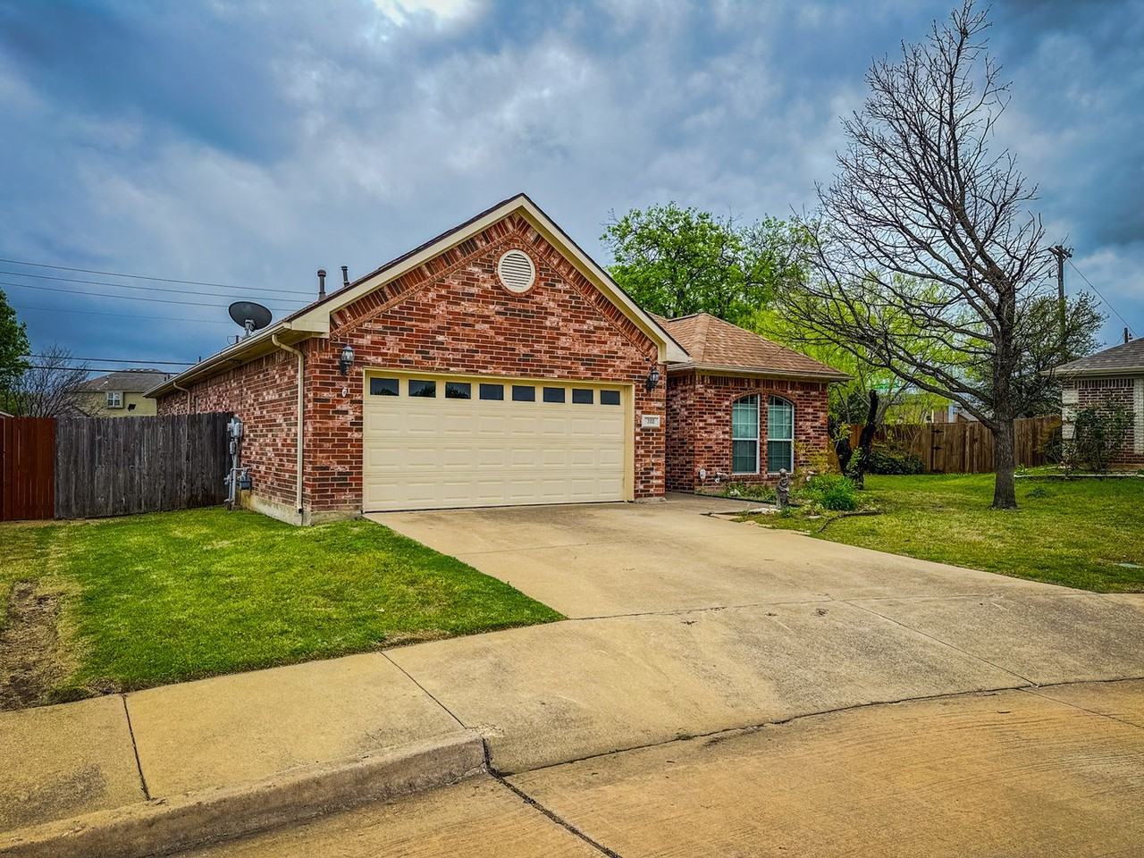 300 Village Pkwy - Photo 3 of 22