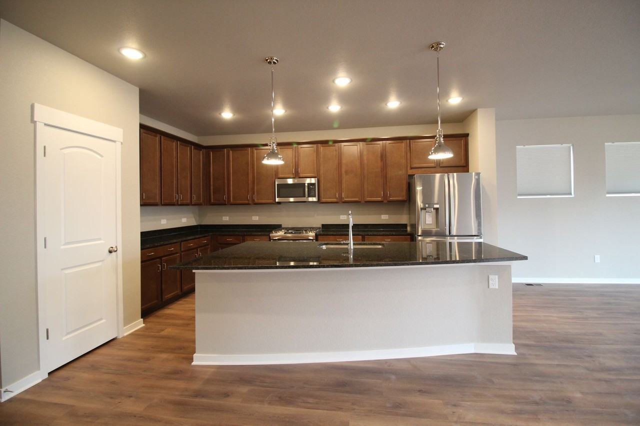 5267 Honeycomb Ave - Photo 2 of 20