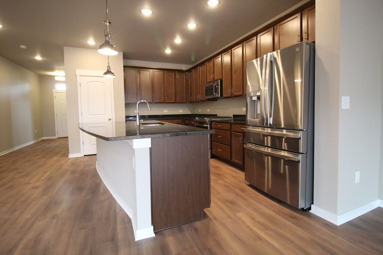 5267 Honeycomb Ave - Photo 3 of 20