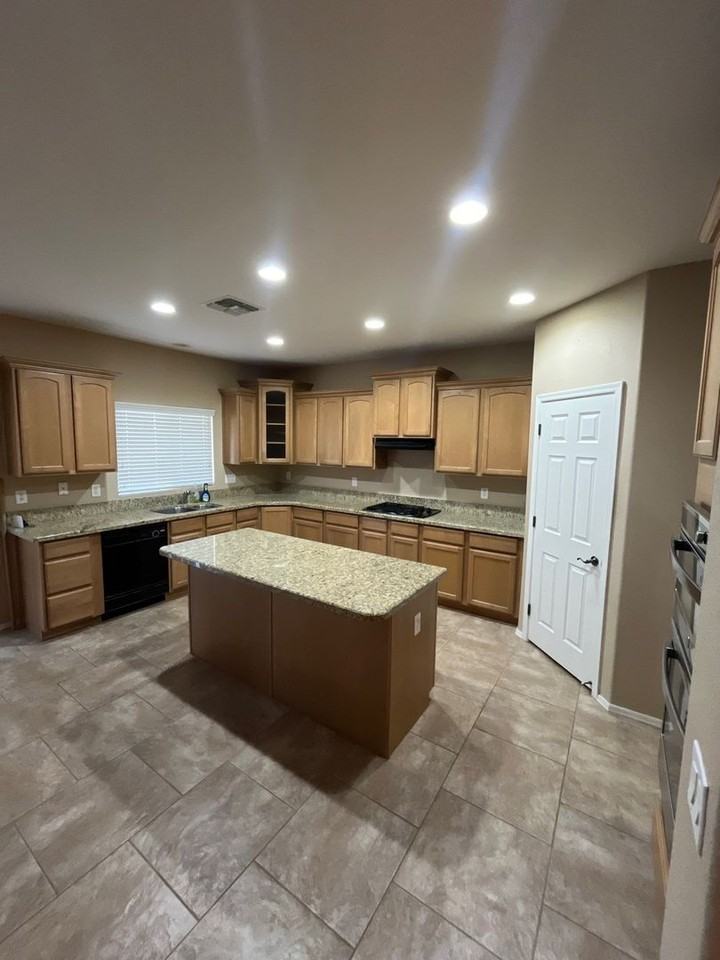 39203 N Carolina Ave - Photo 2 of 49