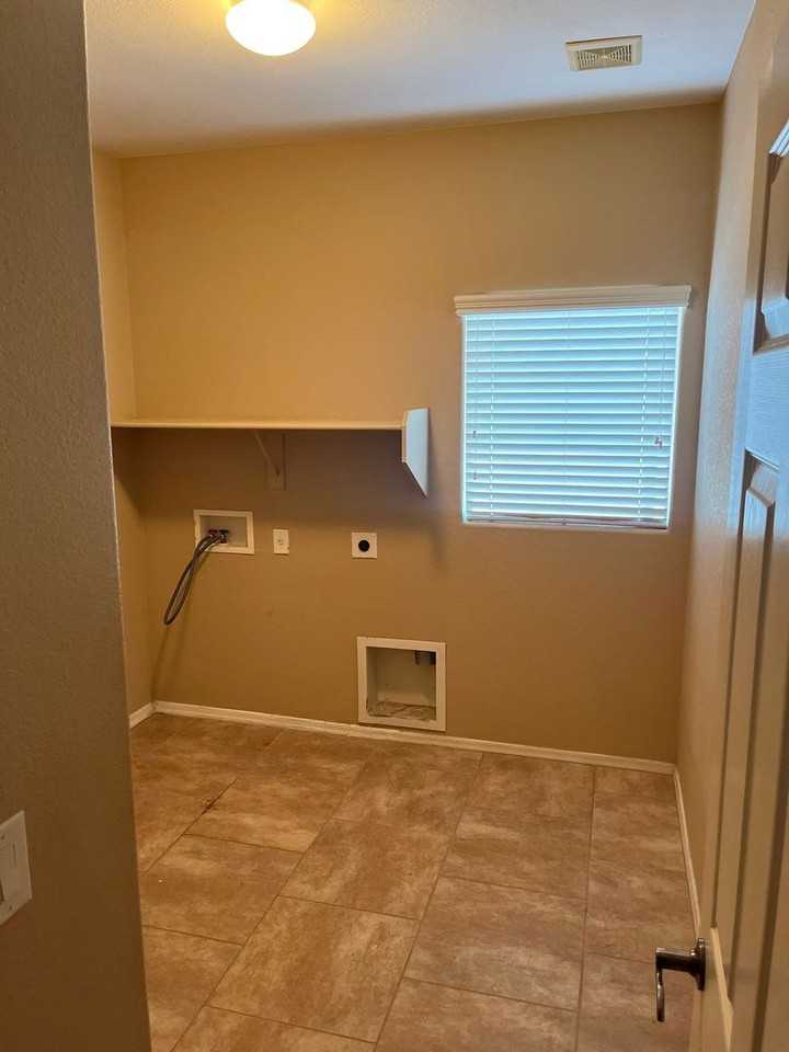 39203 N Carolina Ave - Photo 6 of 49