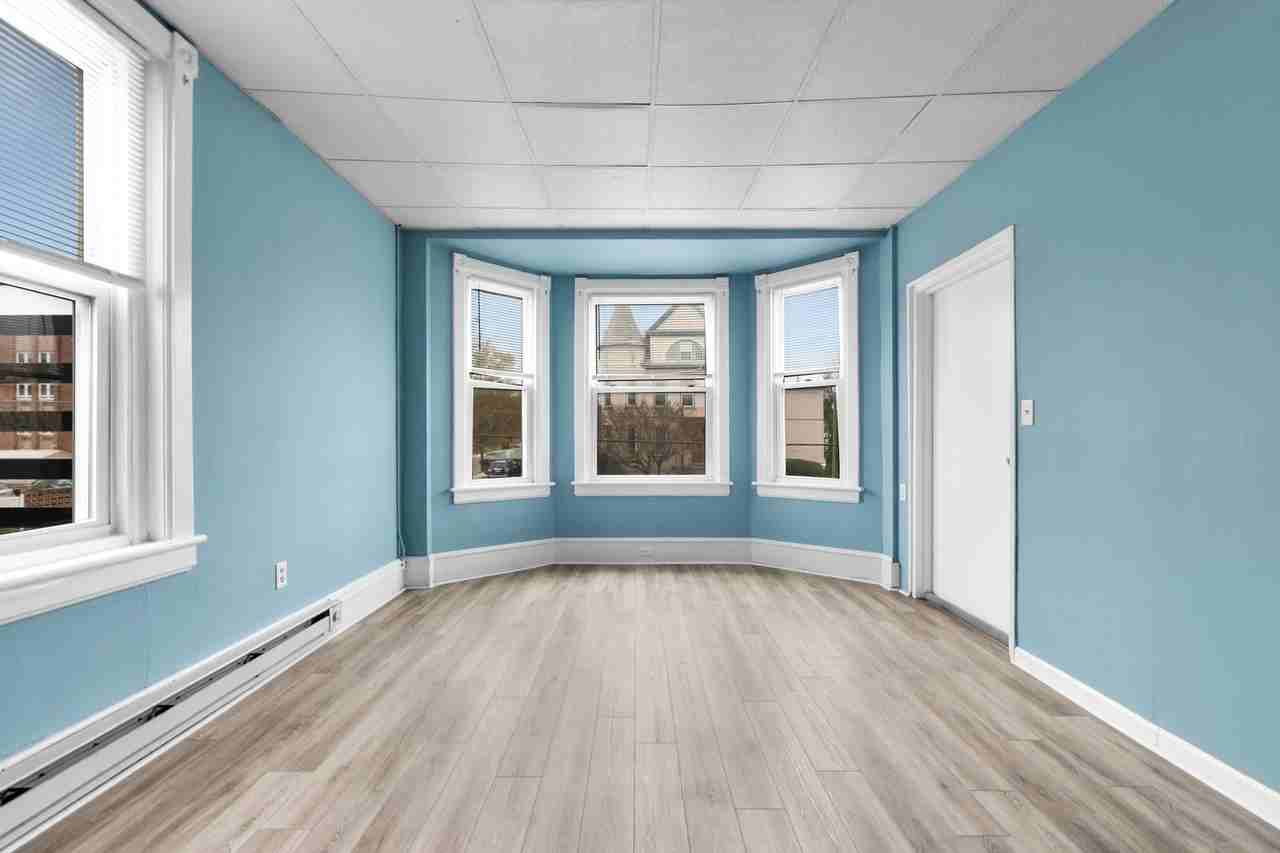 540 Seneca St - Photo 4 of 23